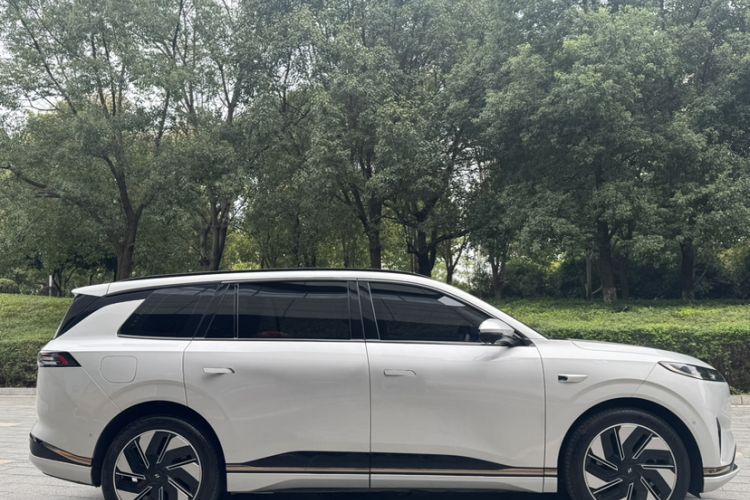 Used Dongfeng eπ eπ008 2024 210Max Range-Extended Version 6 Seats
