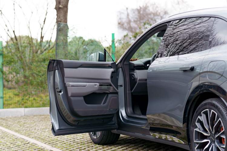 Used Zeekr 7X 2025 100 kWh Long-Range Rear-Wheel Drive with Intelligent Driving Features