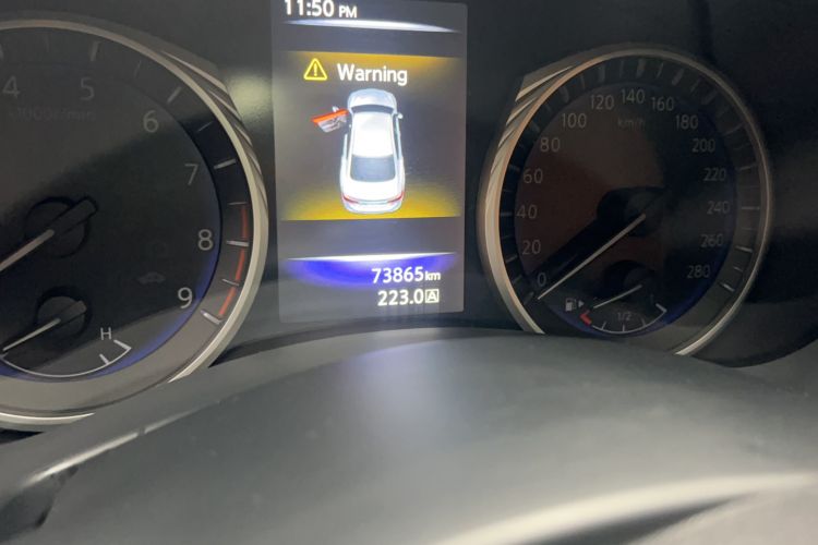 Used Infiniti Q50 2014 3.7L Comfort Edition Odometer Close Up