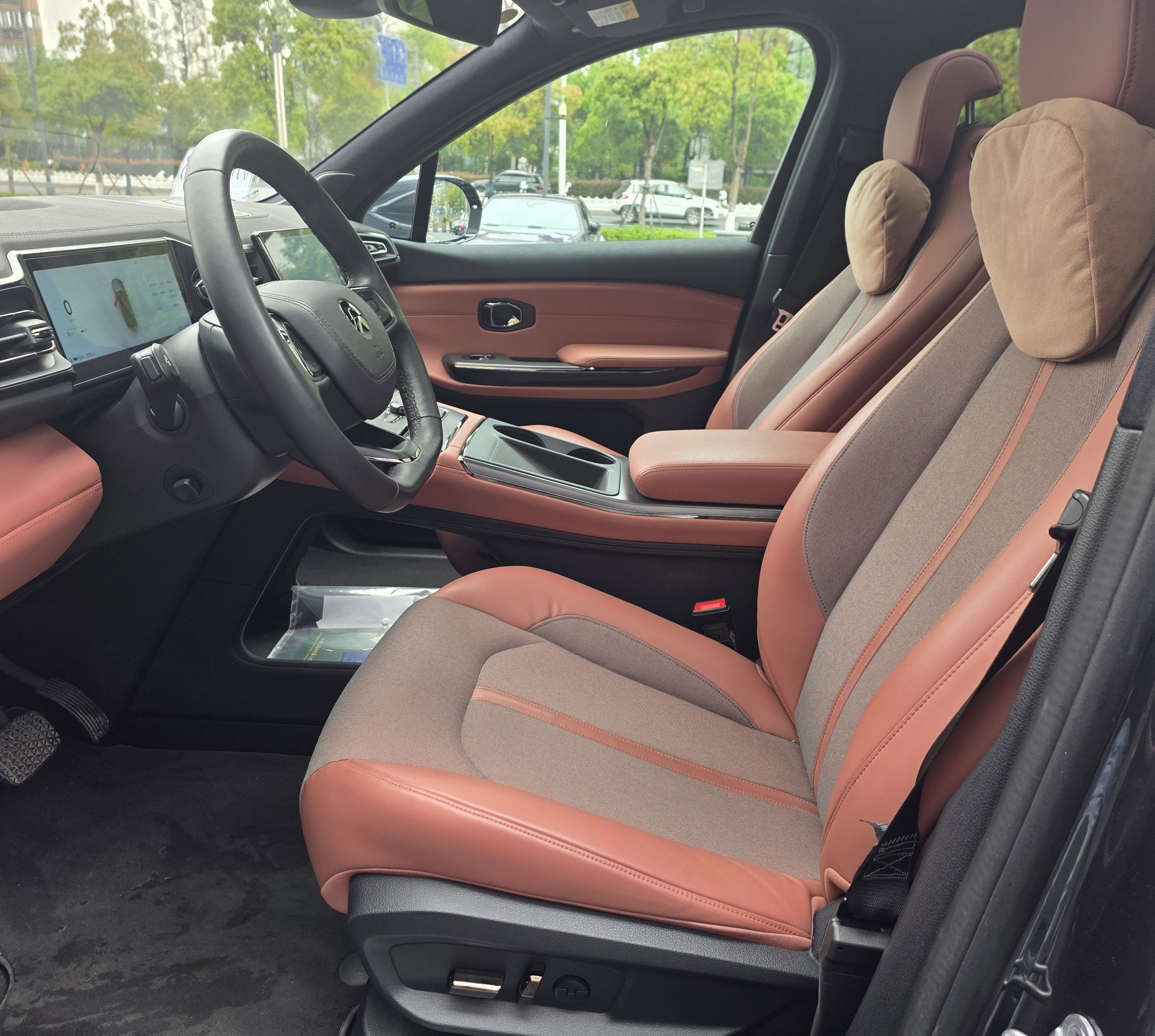 Переднее сиденье в автомобиле