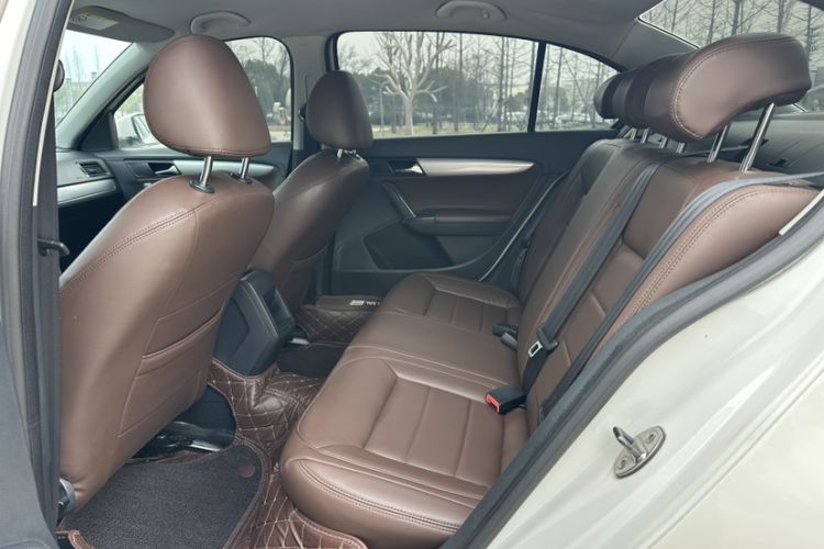 Used Volkswagen Lavida 2013 Revised Classic 1.6L Automatic Fashion Edition
