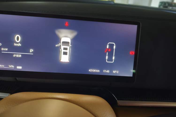 Used VOYAH Dream 2025 EV Four-Wheel Drive Flagship Kunpeng Edition
