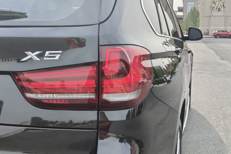 Used BMW X5 2017 xDrive28i
