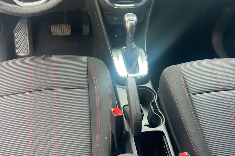 Used Buick Encore 2015 1.4T Automatic Two-Wheel Drive Urban Elite Version Interior 7