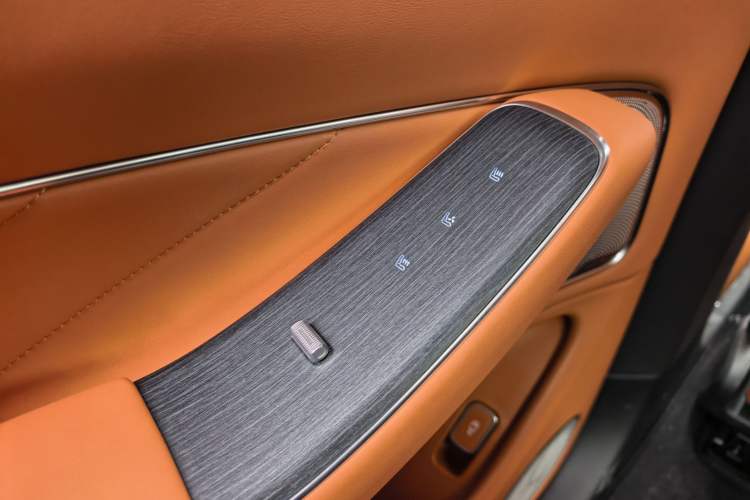 Used Hima AITO M8 2025 Extended-Range Max+ Version 53.4 kWh 5-Seater Edition
