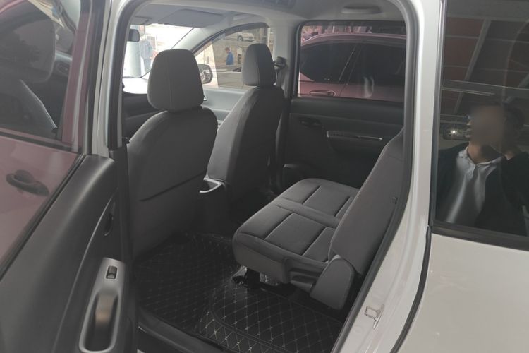 Used Wuling Hongguang New Energy 2024 All-Electric Model 300KM Standard Version Interior 3