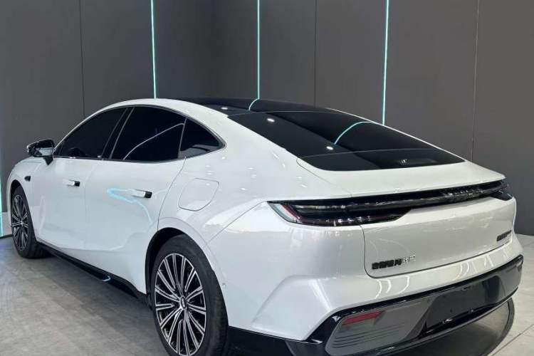 Used Geely Galaxy Galaxy 8 2025 130km EM-P Starship Edition
