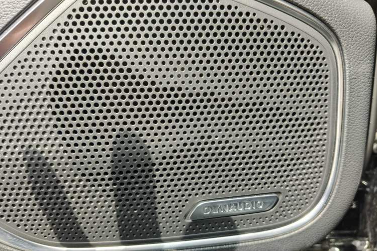 Used Hongqi H5 2025 2.0T Automatic Flag Edition – 500 000 Units Commemorative Version Exterior 12