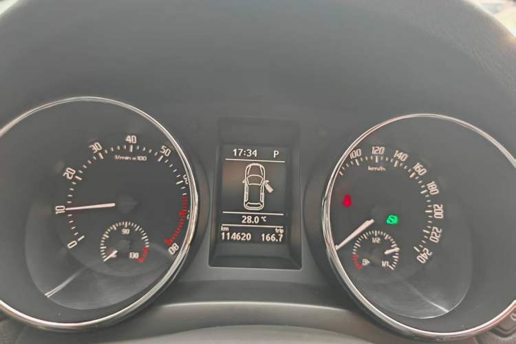 Used Skoda Yeti 2013 1.8T DSG Prestige Edition Odometer Close Up