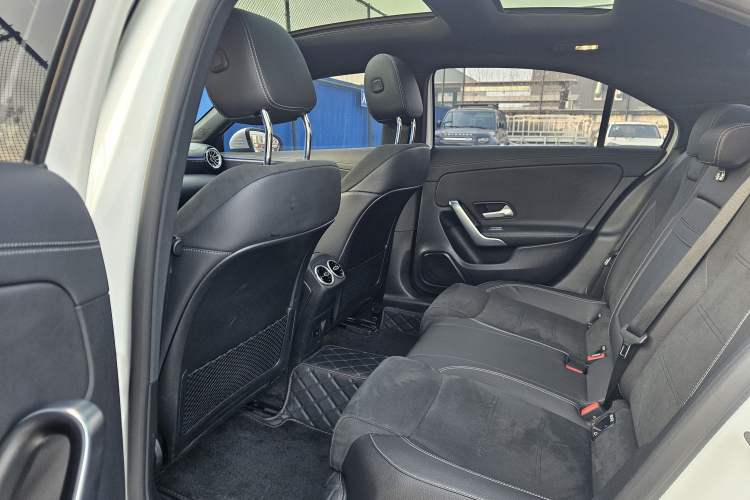 Used Mercedes-Benz A-Class 2022 Second Facelift A 200 L Sport Sedan Fashion Version Interior 8