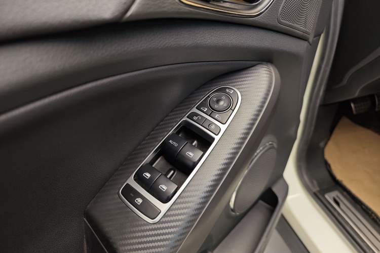 Used BYD Yuan 2016 1.5L Automatic Haoya Model Interior 4