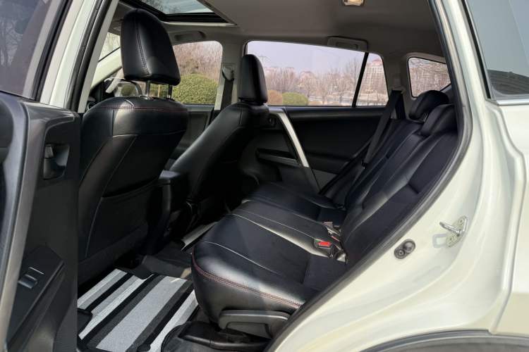 Used Toyota RAV4 2019 2.0L CVT Two-Wheel Drive Pioneer Edition China V Standard Interior 3