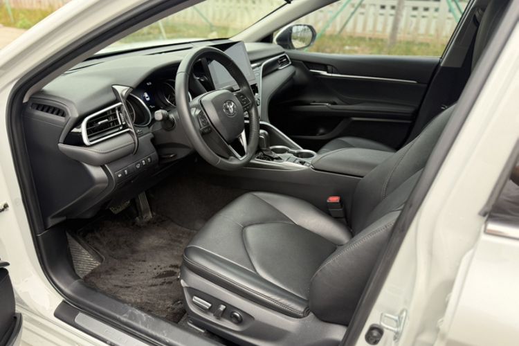 Used Toyota Camry 2023 2.0G Luxury Edition Interior 5