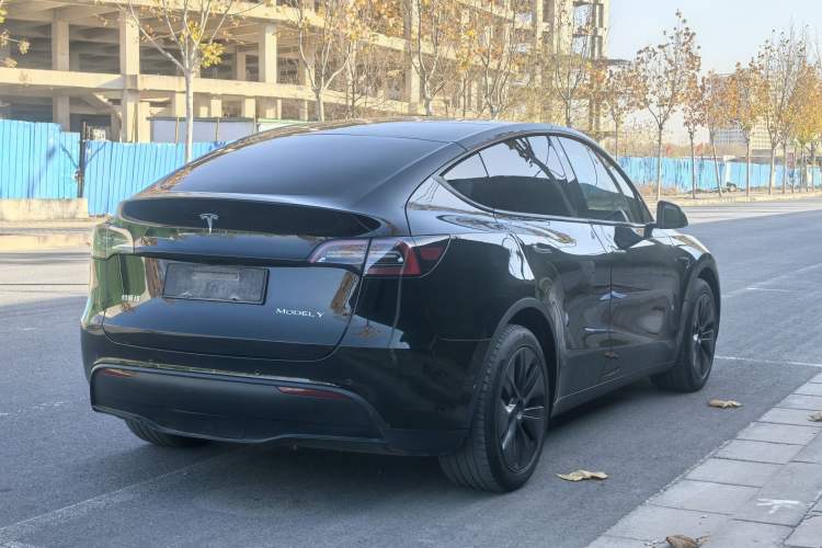 Used Tesla Model Y 2023 Long-Range All-Wheel-Drive Version