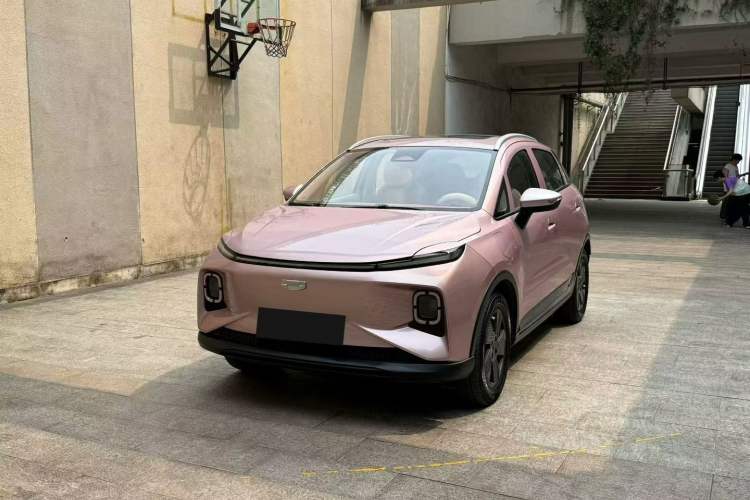 Used Geometry E Firefly 2024 401 km Fluorescent