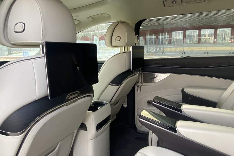 Used Denza D9 2024 DM-i 980 Four-Wheel Drive Flagship Model