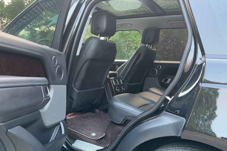 Used Land Rover Range Rover 2022 3.0 L6 360 PS Grand Edition
