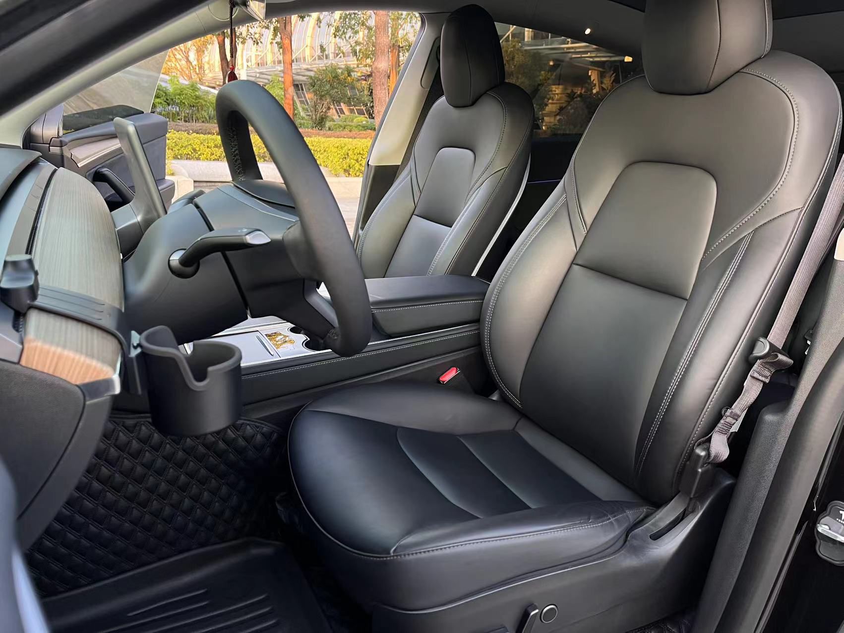 Переднее сиденье в автомобиле