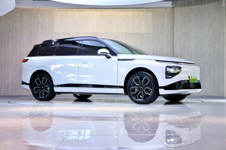 Used XPeng G9 2025 625 Long-Range Max Exterior 4