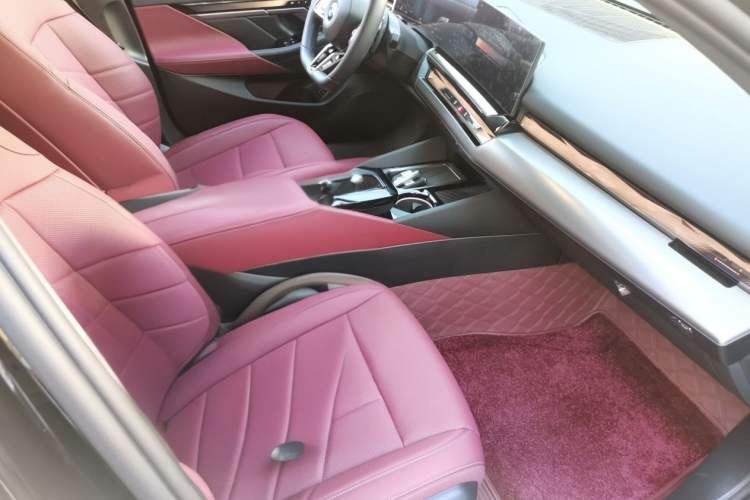 Used BMW 5 Series 2026 530Li Leading M Sport Package Right Front Seat