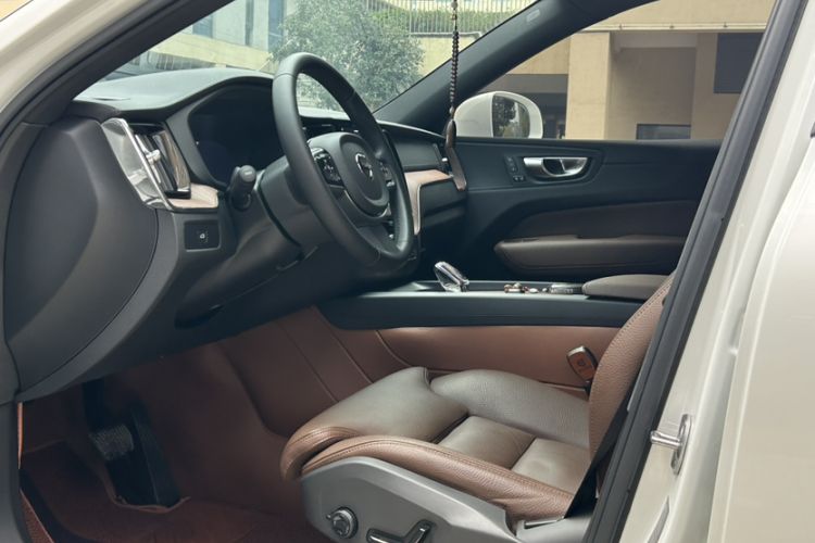 Used Volvo XC60 2025 B5 Four-Wheel Drive Smart & Advanced Luxury Edition
