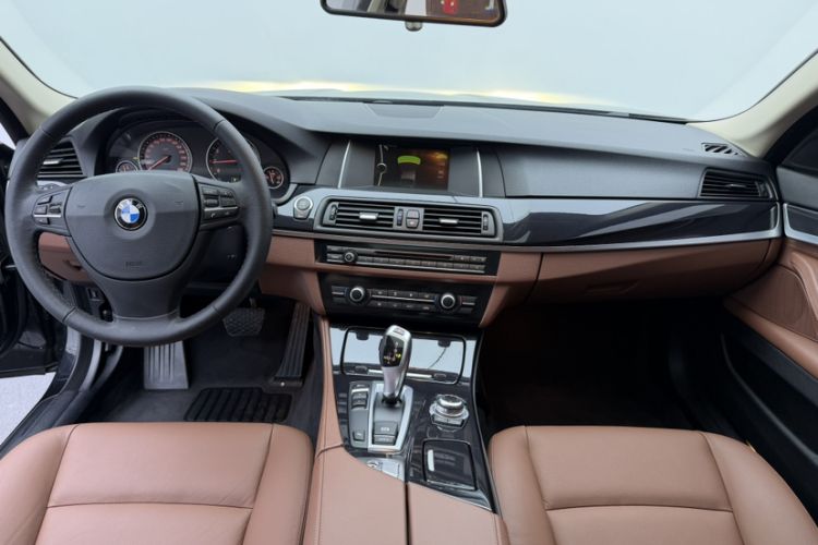 Used BMW 5 Series 2014 520Li Elegant Model
