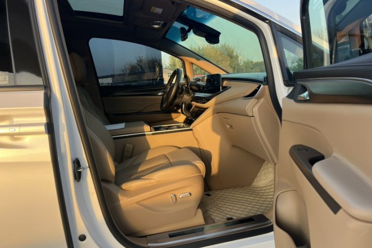 Used Buick GL8 2021 ES Land Cruiser 653T Luxury Edition