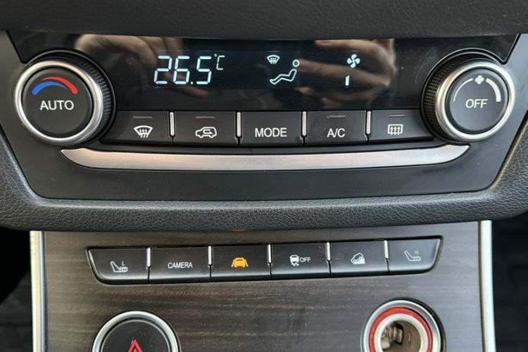 Used Land X7 2016 2.0T Panoramic Prestige Edition