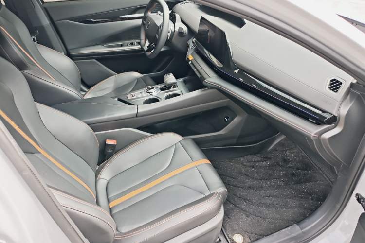 Used CHANGAN UNI-V 2025 1.5T 500Bar Prestige Version
