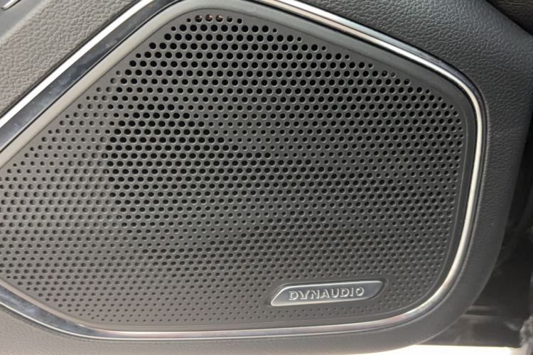 Used Hongqi H5 2025 2.0T Automatic Flag Edition – 500 000 Units Commemorative Version
