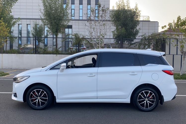 Used BYD Song MAX 2017 1.5T Manual Smart Connect Luxury 7-Seater