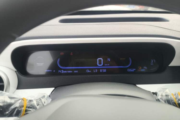 Used Geely Galaxy Panda 2025 210km Panda Kart Odometer Close Up