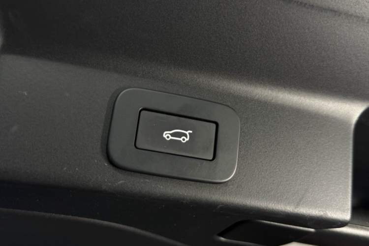 Used Jaguar F-PACE 2024 P250 R-Dynamic SE
