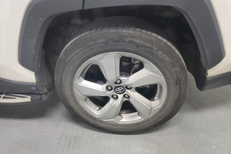 Used Toyota RAV4 2020 2.0L CVT Two-Wheel Drive Fashion PLUS Edition Exterior 6