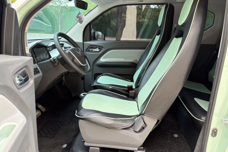 Used Wuling Hongguang MINIEV 2021 Macaron Fashion Model Lithium Iron Phosphate Interior 1