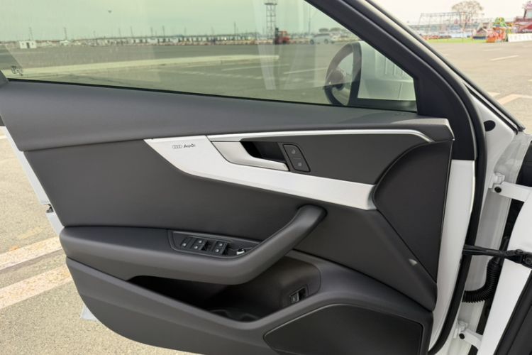 Used Audi A4L 2022 40 TFSI Luxury Dynamic Model Interior 9