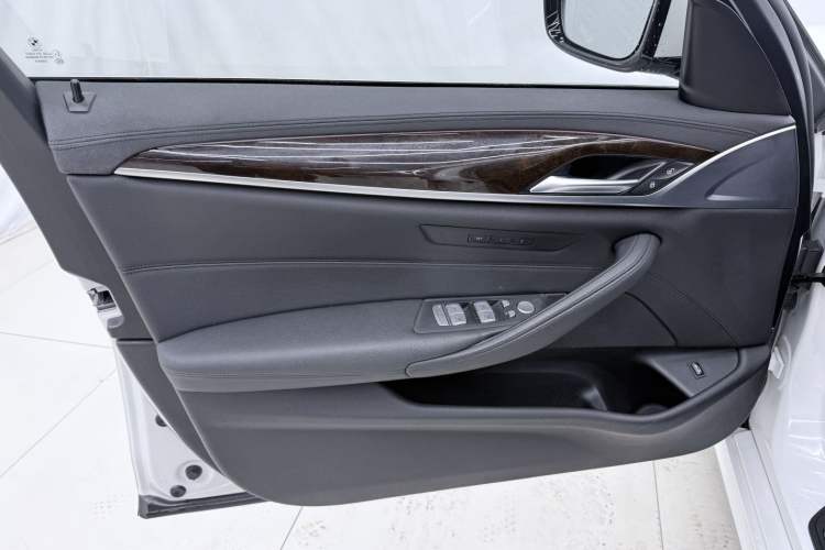 Used BMW 5 Series 2018 525Li Luxury Package
