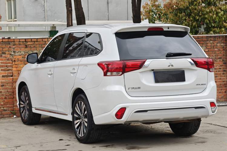 Used Mitsubishi Outlander 2021 2.0L Two-Wheel Drive Comfort Edition 7 Seats
