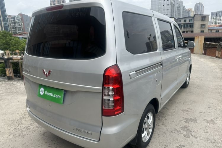 Used Wuling Hongguang V 2019 1.5L Enjoyment Version China VI LAR