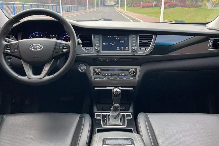 Used Hyundai Mistra 2016 1.8L Automatic Deluxe DLX Model Interior 1