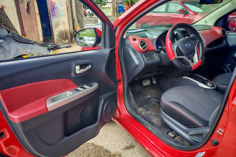 Used CHANGAN Benni 2015 1.4L IMT Luxury Version China IV Standard