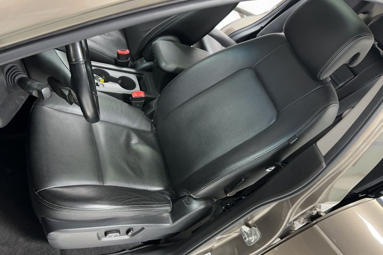 Used Chevrolet Captiva 2015 2.4L 4x4 Flagship Edition 7-Seater
