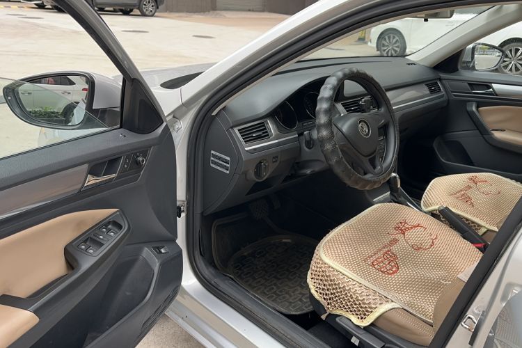 Used Volkswagen Bora 2016 1.6L Automatic Fashion Model