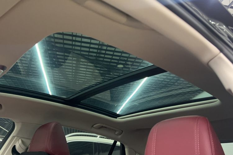 Used Hongqi H5 2025 2.0T Automatic Flag Edition – 500 000 Units Commemorative Version Interior 5