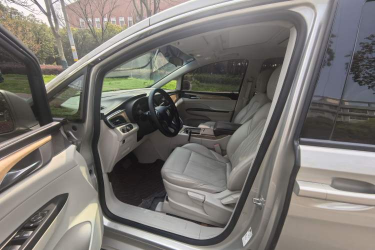 Used Buick GL8 2018 ES 28T Comfort Model China VI Standard