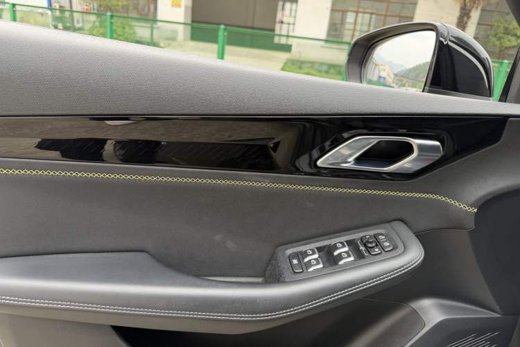 Used Lynk & Co 03 2023 2.0TD DCT JingPro Interior 8