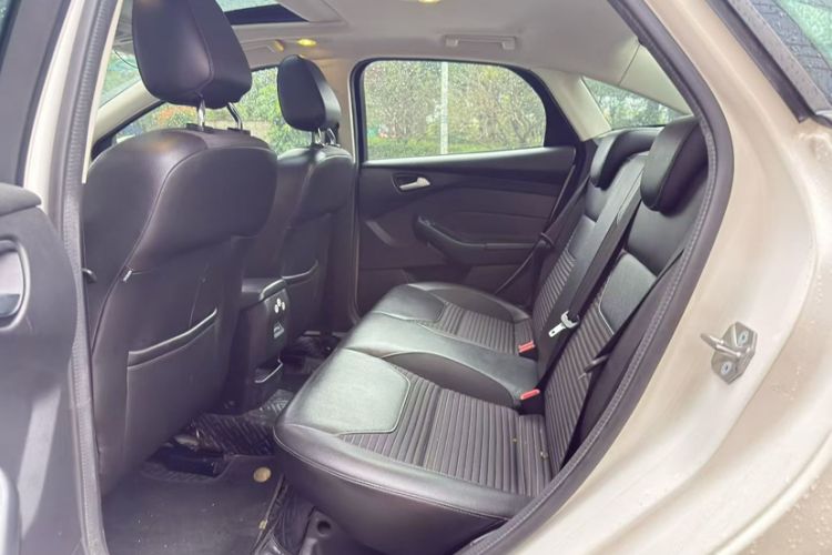 Used Ford Focus 2017 Sedan 1.6L Automatic Fashion Edition Smart Drive Version
