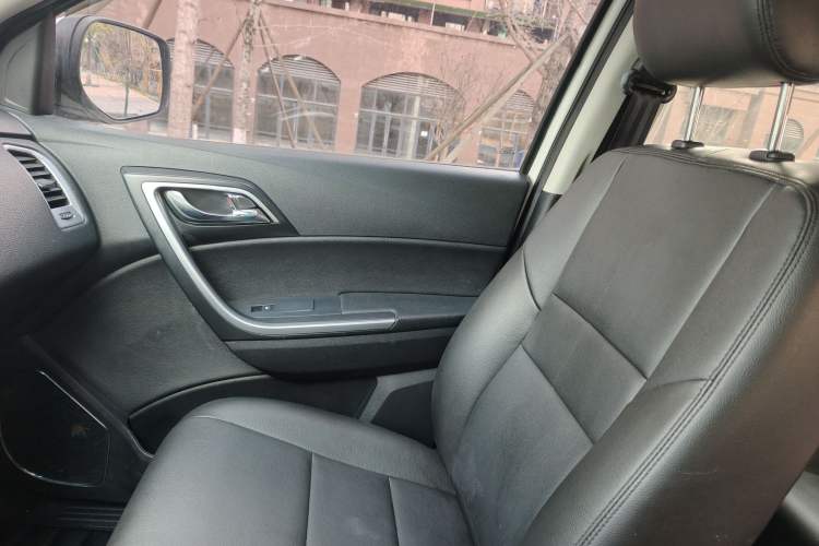 Used JMC Yusheng S350 2013 2.4T Manual Two-Wheel Drive Diesel Luxury 7-Seater
