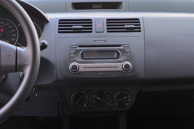 Used Suzuki Swift 2016 1.5L Manual Fashion Edition Cool Play Version Audio And AC Panel