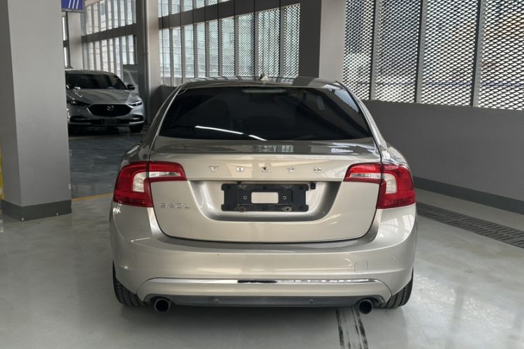 Used Volvo S60 2015 S60L 2.0T Zhiyuan Edition
